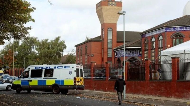 Here is the rewritten text in Turkish: Başlık: İngiltere'de Müslüman