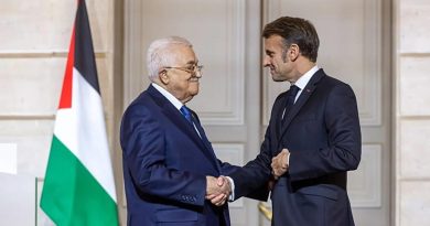 Macron ve Abbas, Fransa'da Bir Araya Geldi Fransa Cumhurbaşkanı Emmanuel