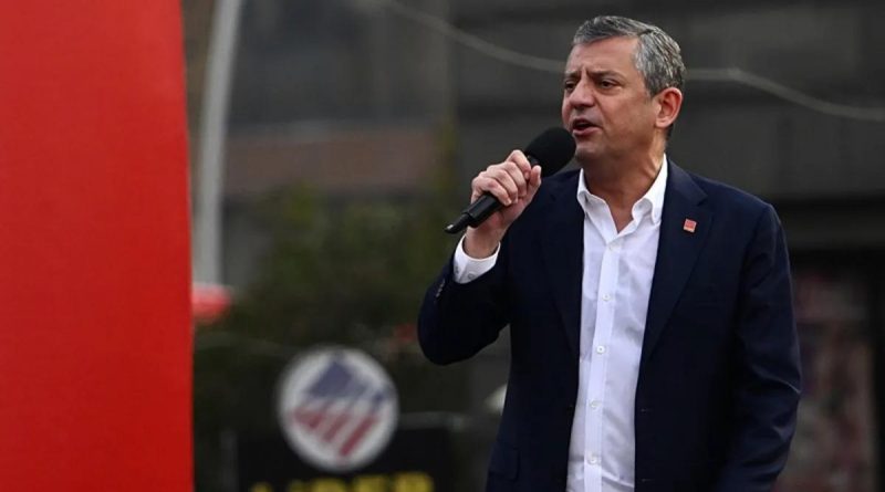 Here is the requested content in Turkish: Başlık: CHP'li Vekillerden