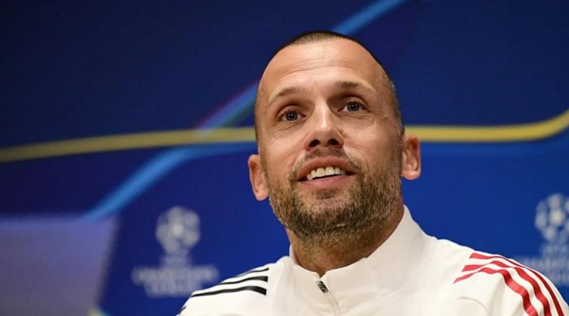 Ajax, John Heitinga ile yollarını ayırdı! Ajax, Galatasaray maçı sonrası