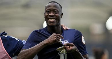 Sadece TÜRKÇE, en fazla 10 kelimelik, noktasız ve özgün bir