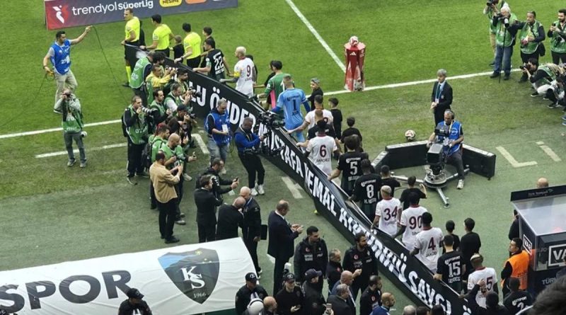 Here is the rewritten content in Turkish: Başlık: Atatürk'ü Anmak