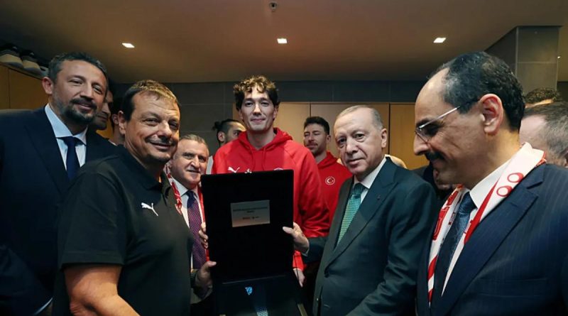 Erdoğan, Milli Basketbol Takımı'nı Tribünden Takip Etti Erdoğan, Milli Basketbol