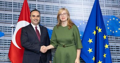 Bakan Kacır'dan AB'ye Güvenlik Çağrısı: Türkiye Güçlü Şekilde Rol Oynamalı