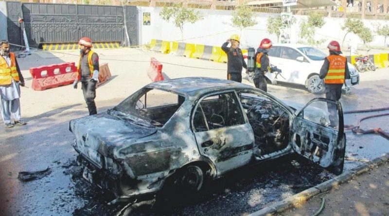 Başlık: Pakistan'da intihar saldırısı: 12 ölü, 36 yaralı İçerik: Pakistan'da