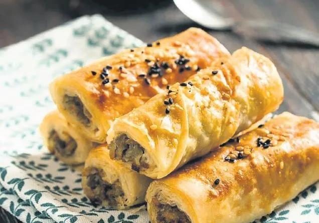 Pratik Börek Tarifleri: İdil Açıkalın'un Mutfağında Pratik Börek <strong