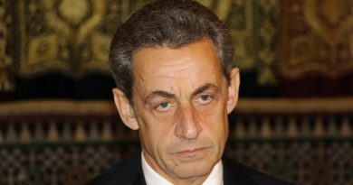 Here is the rewritten text in Turkish: Başlık: Fransa'dan Son