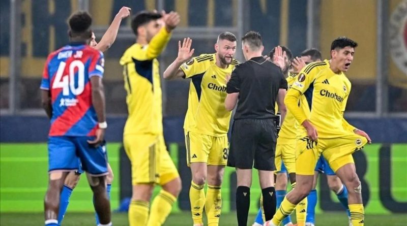 Fenerbahçe, UEFA'ya Hakem Şikâyeti Dile Getirdi Fenerbahçe, UEFA'ya Hakem</strong