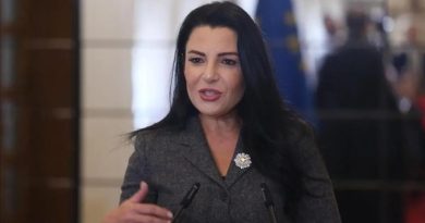 Arnavutluk Başbakan Yardımcısı Balluku Görevden Uzaklaştırıldı Arnavutluk Başbakan