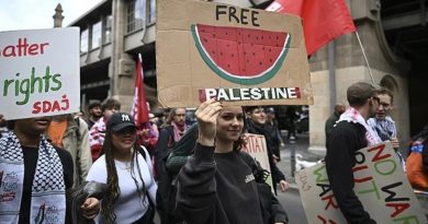 Here is the rewritten text in Turkish: Başlık: Almanya'da İsrail'e