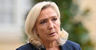 Here is a rewritten text in Turkish: Başlık: Fransa'da Danıştay,