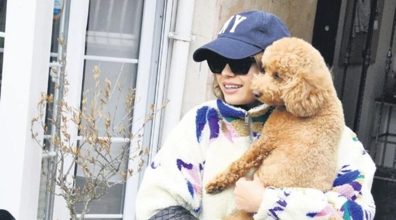 Afra Saraçoğlu, ABİ'de Yeniden Imaj Yaratıyor ABİ için imaj yeniledi