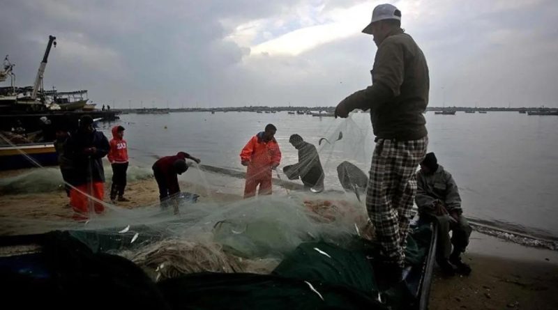 Gazze'de Filistinli Balıkçılara İşgal Gücü İsrail Donanması'ndan Saldirı Gazze</strong