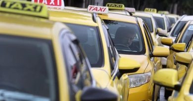 Atina'da Taksiciler Grevine Başladı Taksiciler 48 Saatlik Grev Başlattı Yunanistan'ın