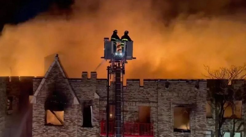 New York'ta Araç Patladı: 7 İtfaiyeci Yaralandı New York'ta Alev