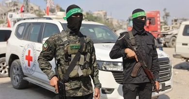 Başlık: Hamas, İsrail'e 3 Esirin Daha Cenazesini Teslim Etti İçerik: