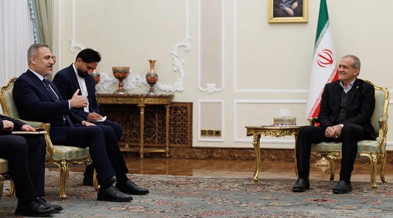 Başlık: Bakan Fidan, İran Cumhurbaşkanı Pezeşkiyan ile görüştü İçerik: Dışişleri