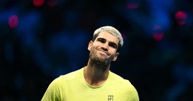 Here is a rewritten text in Turkish: Başlık: Alcaraz, Sakatlığından