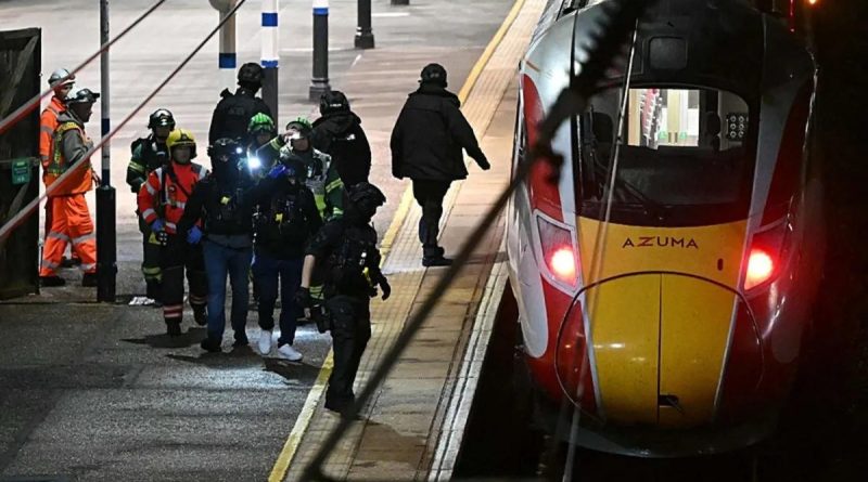 Demir Yolunda Dehşet: Bıçaklı Saldırı İngiltere'yi Sarstı! İngiltere'deki Trende Bıçaklı