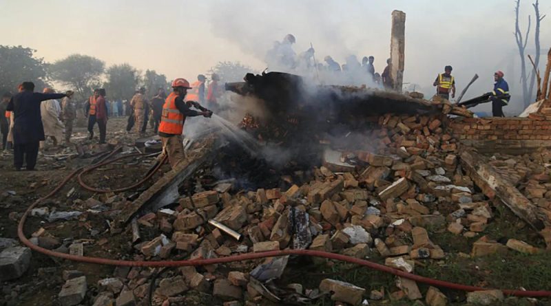 Pakistan'da Korkunç Patlama: Havai Fişek Fabrikası Havaya Uçtu Pakistan'da Korkunç