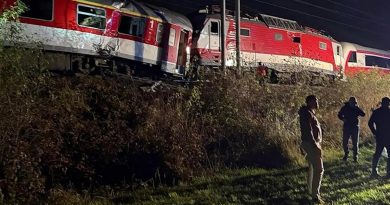 Here is the rewritten text in Turkish: Başlık: Raylarda Kaos: