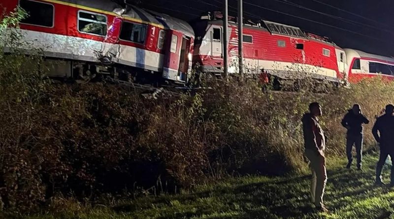 Here is the rewritten text in Turkish: Başlık: Raylarda Kaos: