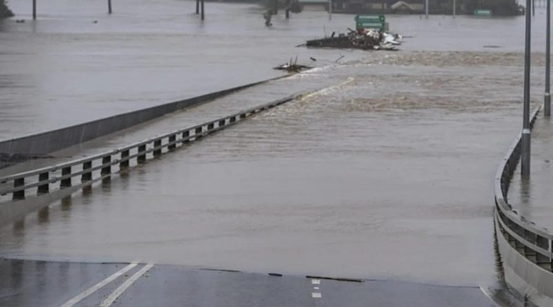 Here is the rewritten text in Turkish: Başlık: Avustralya'yı Tropikal