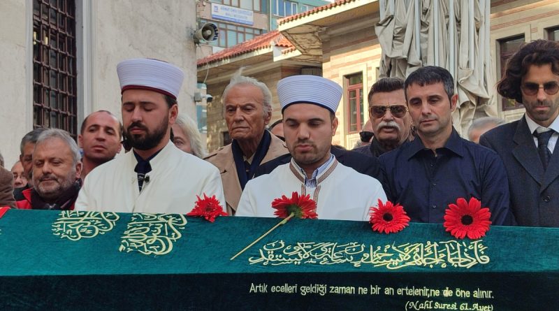 Hayatını Kaybeden Usta Oyuncu Engin Çağlar Son Yolculuğuna Uğurlandı Türk