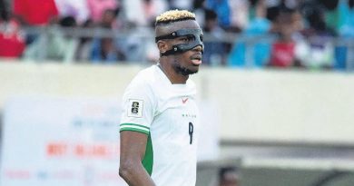 Here is the rewritten text in Turkish: Başlık: Osimhen'de Şok: