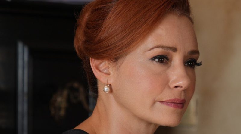 Özgü Namal Trafik Kazası Geçirdi Özgü Namal, Çocuklarıyla birlikte trafik</strong