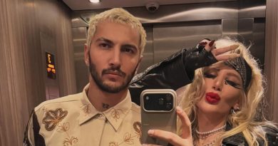 İrem Derici'nin Aşık Hali Sosyal Medyada Gündem Oldu Ünlü Şarkıcı