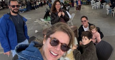 Here is the rewritten text in Turkish: Başlık: Burcu Biricik,