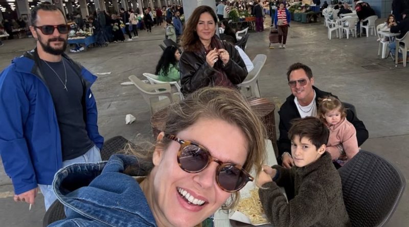 Here is the rewritten text in Turkish: Başlık: Burcu Biricik,