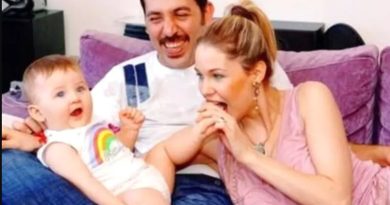 Başlık: Emine Ün ve Emre Kınay'ın Kızları Duru Kınay'ı Kutladı