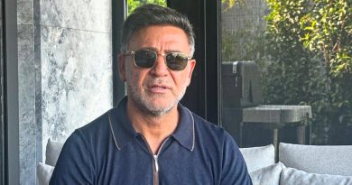 Here is the rewritten text in Turkish: Başlık: Şarkıcı İzzet