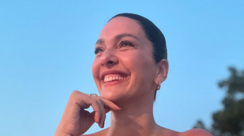 Here is the requested content in Turkish: Başlık: Bergüzar Korel'den