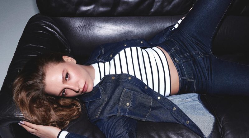Here is the rewritten content in Turkish: Başlık: Serenya Sarıkaya,