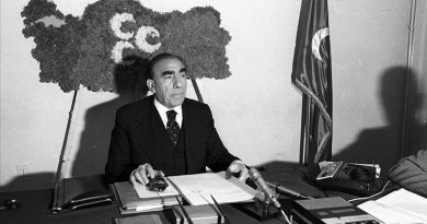 Here is the rewritten content in Turkish: MHP, Alparslan Türkeş'i