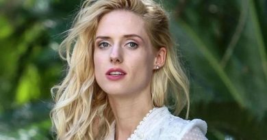 Here is the rewritten text in Turkish: Sanat Dünyası Oynuyor: