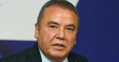 Here is a Turkish text that meets your requirements: Rüşvetçi