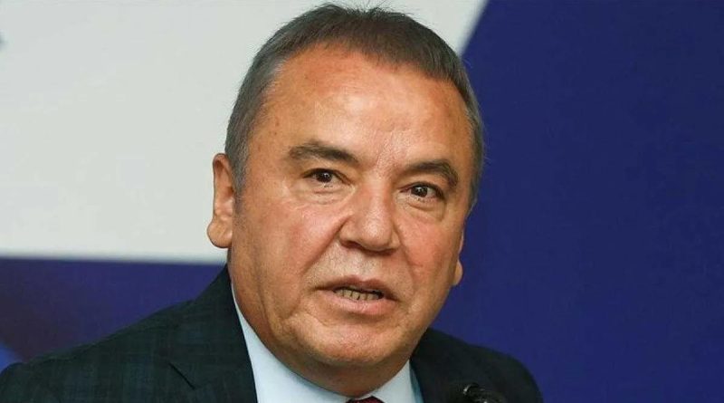 Here is a Turkish text that meets your requirements: Rüşvetçi