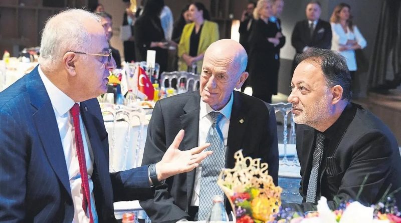 Voleybolun Yükselişi: Üstündağ'ın Röportajı Voleybol Federasyonu Başkanı Üstündağ,