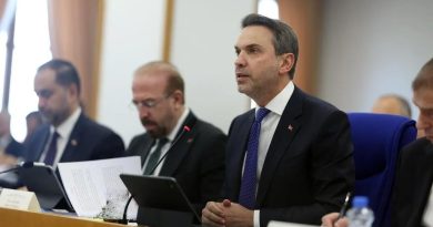 Başlık: Türkiye'nin Maden Kaynaklarını Geliştiriyor İçerik: Enerji ve Tabii Kaynaklar