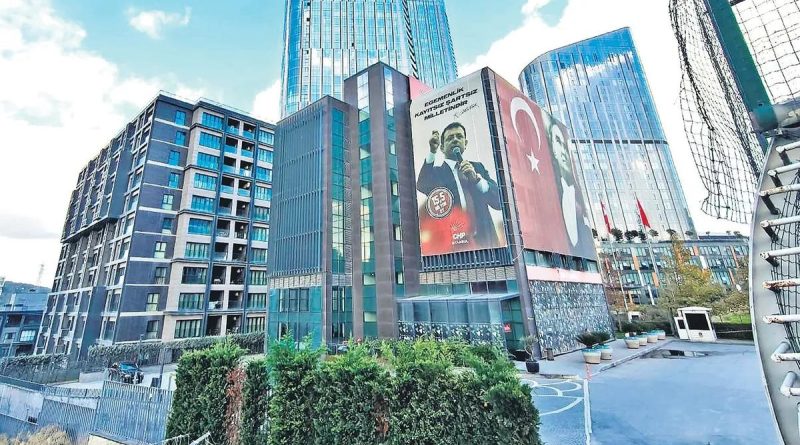 Başlık: CHP'li Başkan Yardımcısı, Parti İl Binası Alımında Dönen Dolapları
