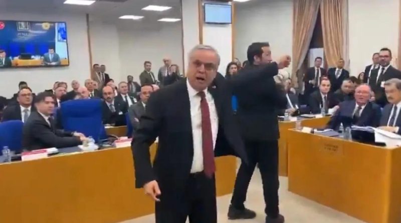 Here is the requested content in Turkish: Başlık: CHP'li Vekil