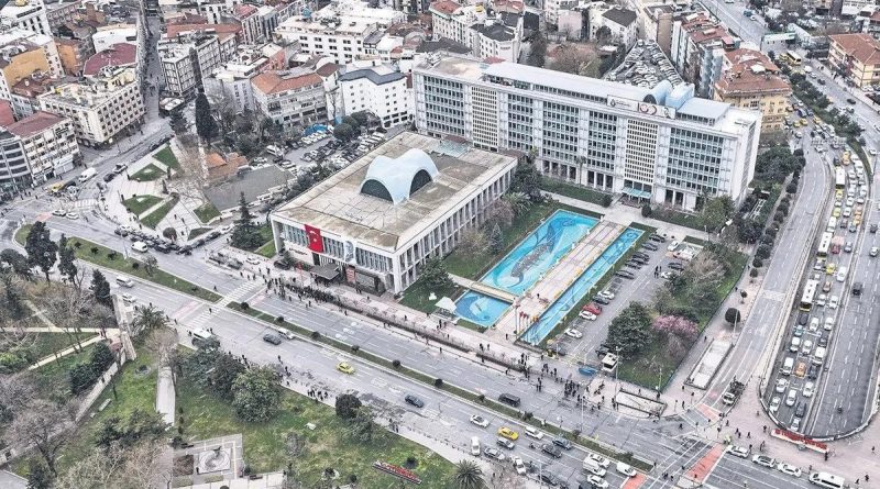 Here is a Turkish text that meets your requirements: Ekrem