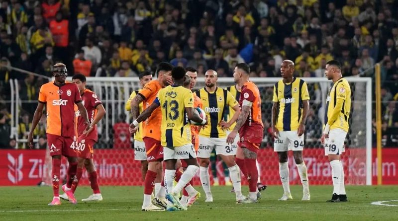 Fenerbahçe, Galatasaray'ı Zirveyi Belirleyecek Derbide Ağırlayacak Fenerbahçe, Süper Lig