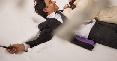 Başlık: Onunla Uğraşmak Zordur: Cansel Elçin ve Zeynep Tuğçe Bayat,