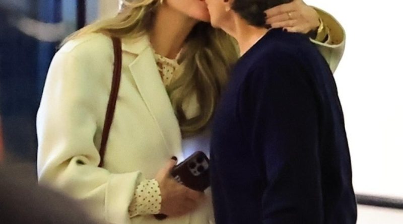 Başlık: Rebecca Gayheart ve Peter Morton'un Aşka Geldikleri Haberi Aşka