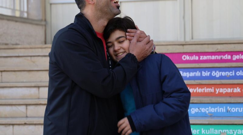 Nefes Borusuna Mandalina Kaçan Öğrenciyi Öğretmeni Kurtardı Sivas'ta bir ortaokul